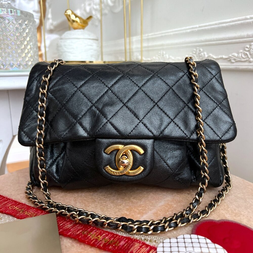 Authentic Chanel Crossbody Lambskin Black Clutch Model CC Front One Flap B0875